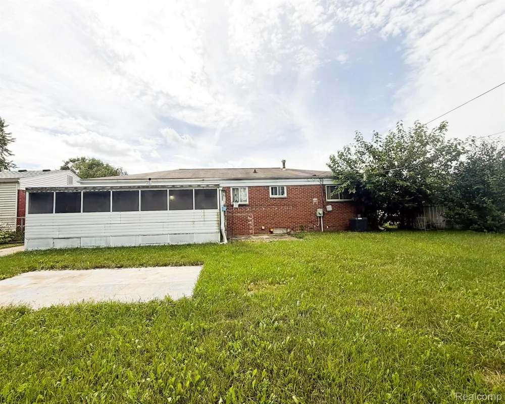 8439 Plumbrook Road Sterling Heights City, MI 48313