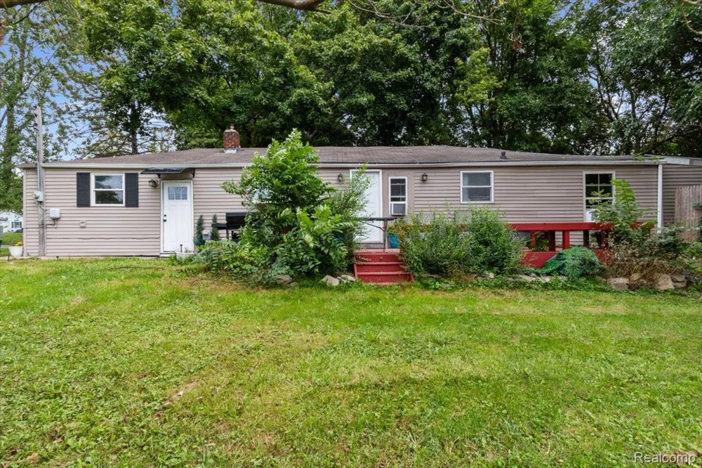 1054 E Mandeville Street Burton City, MI 48529