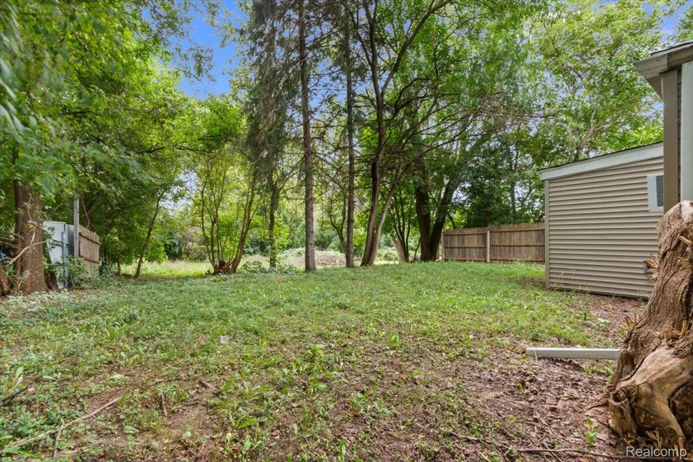 1054 E Mandeville Street Burton City, MI 48529