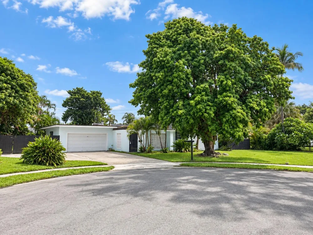 878 FATHOM COURT North Palm Beach, FL 33408