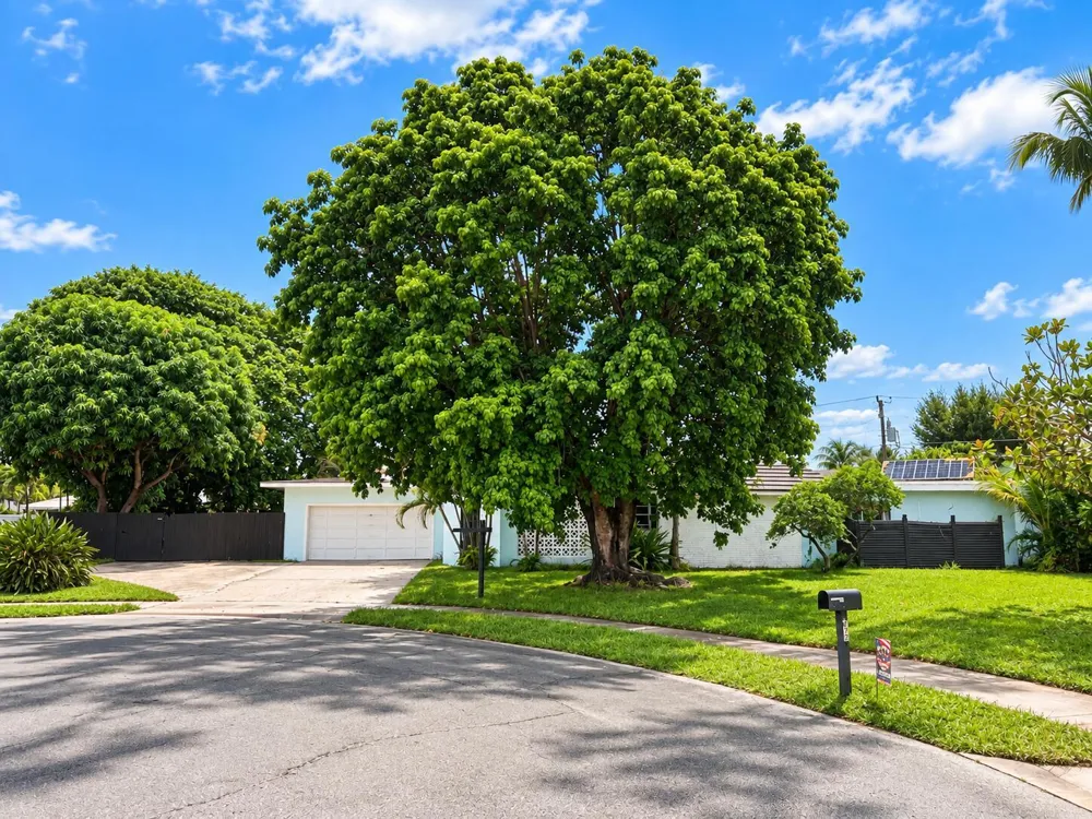 878 FATHOM COURT North Palm Beach, FL 33408