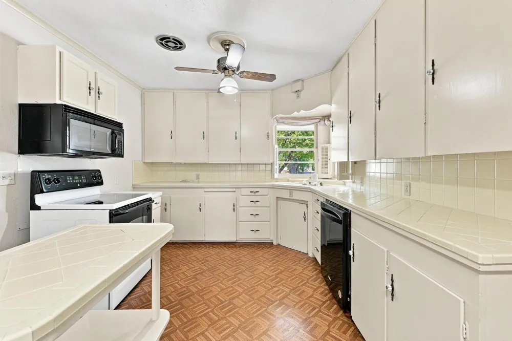 920 Park Avenue Bonham, TX 75418