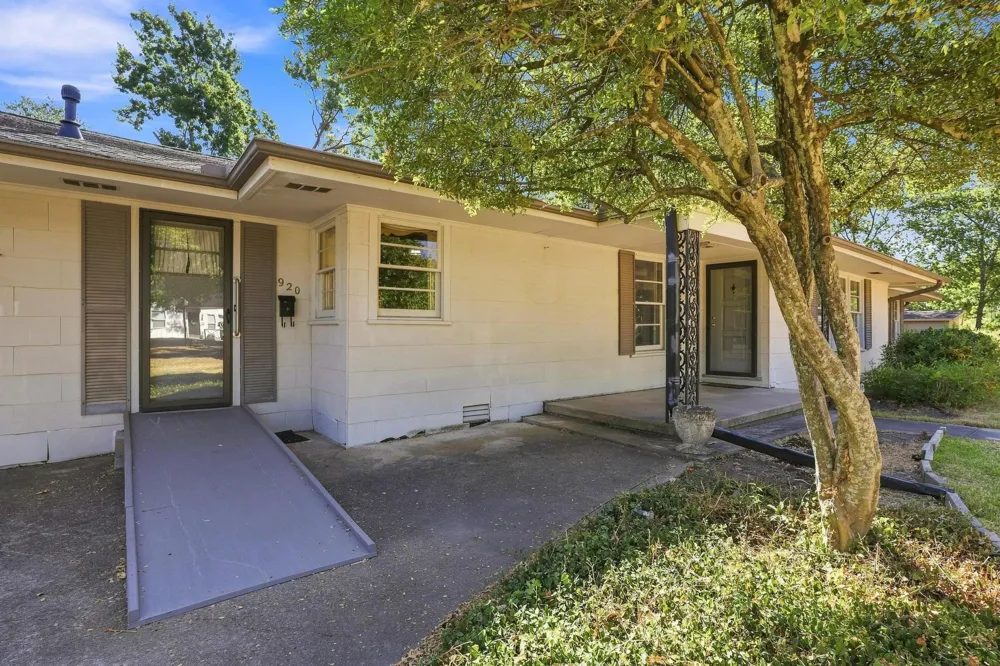 920 Park Avenue Bonham, TX 75418
