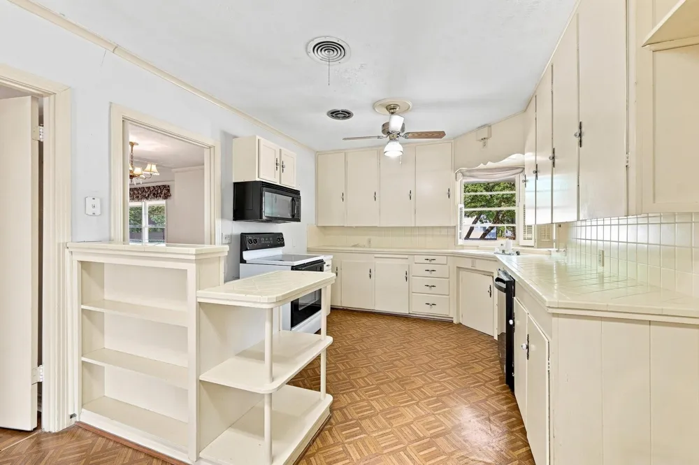 920 Park Avenue Bonham, TX 75418