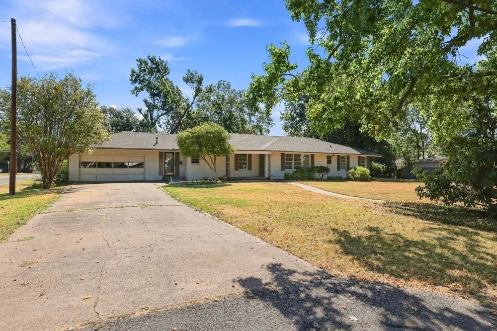 920 Park Avenue Bonham, TX 75418