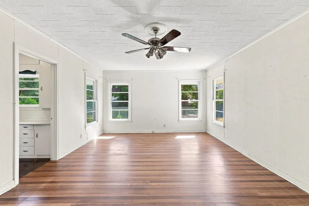 920 Park Avenue Bonham, TX 75418
