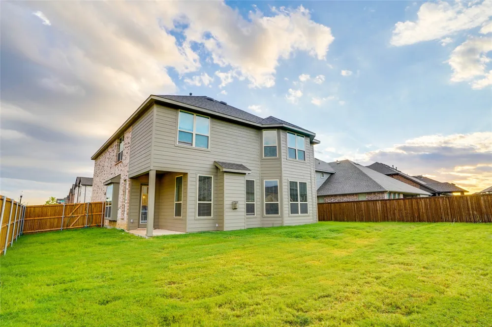 1521 Bison Trail Aubrey, TX 76227