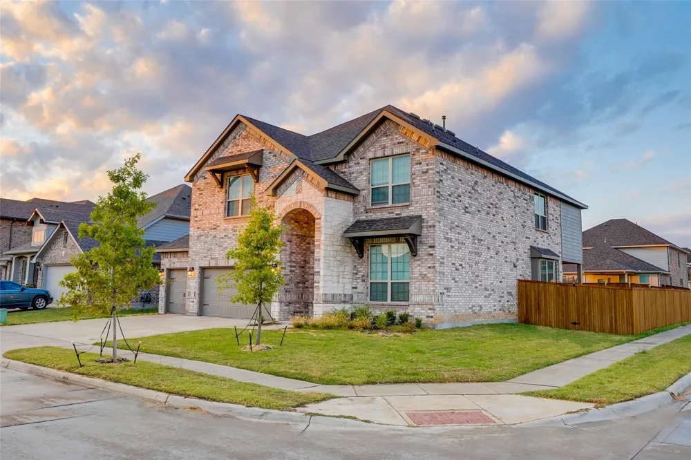 1521 Bison Trail Aubrey, TX 76227