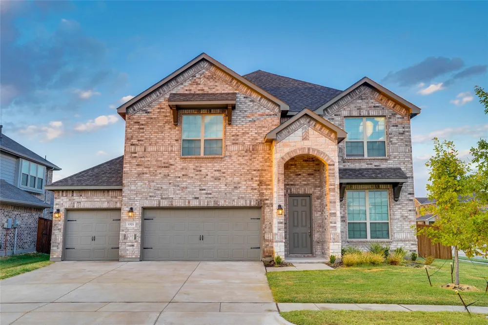 1521 Bison Trail Aubrey, TX 76227