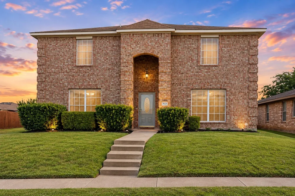 717 Eldorado Drive DeSoto, TX 75115
