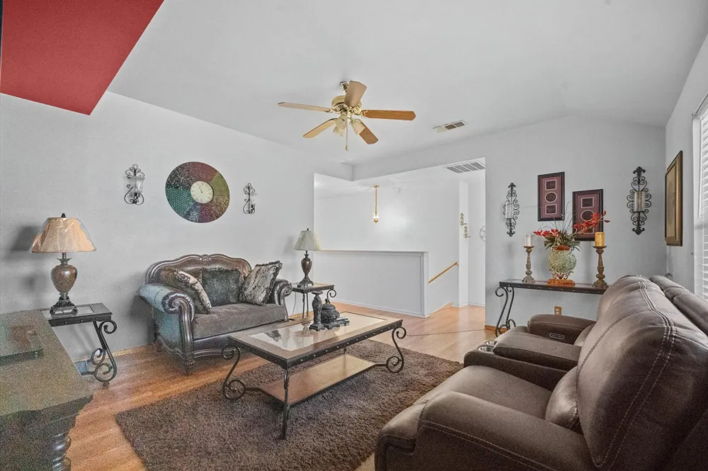 717 Eldorado Drive DeSoto, TX 75115