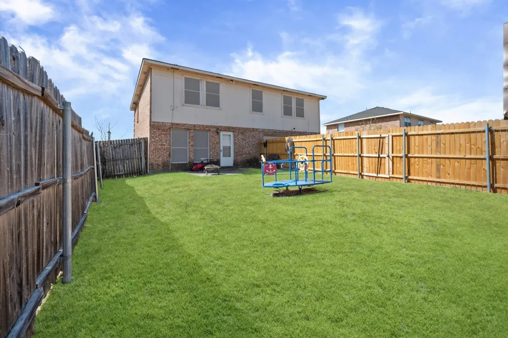 717 Eldorado Drive DeSoto, TX 75115