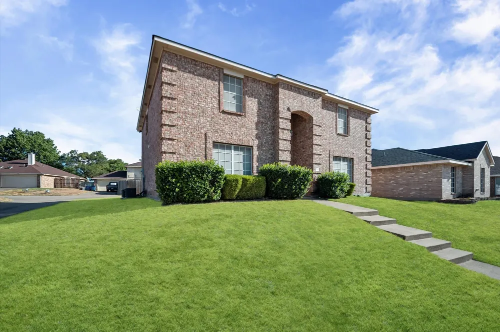 717 Eldorado Drive DeSoto, TX 75115