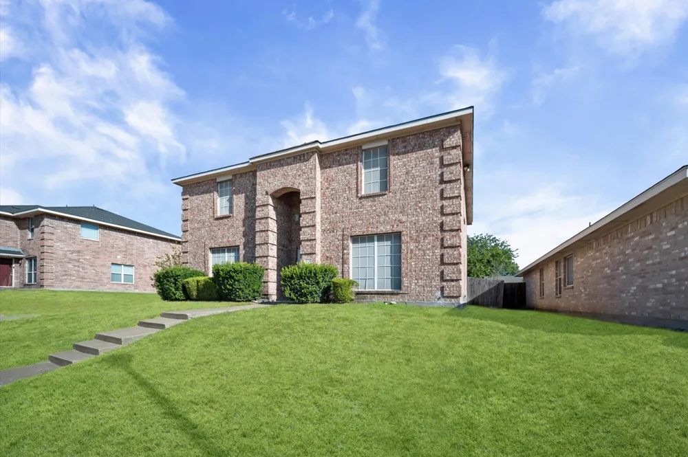 717 Eldorado Drive DeSoto, TX 75115