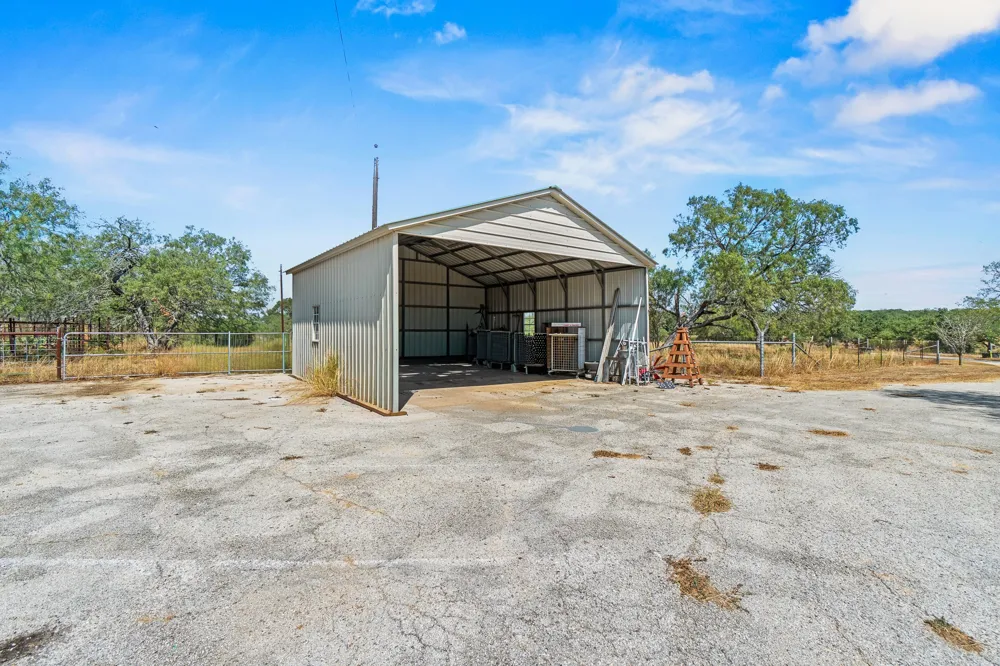 1951 Dowdy Road Seguin, TX 78155