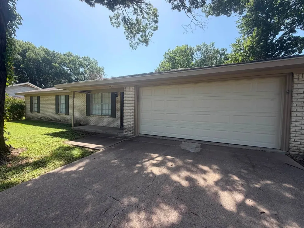 2315 W Park Avenue Corsicana, TX 75110