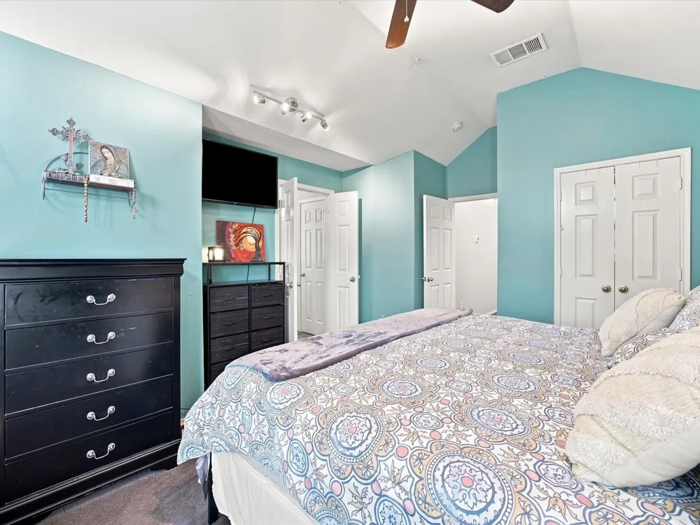 302 Republic Lane Euless, TX 76040