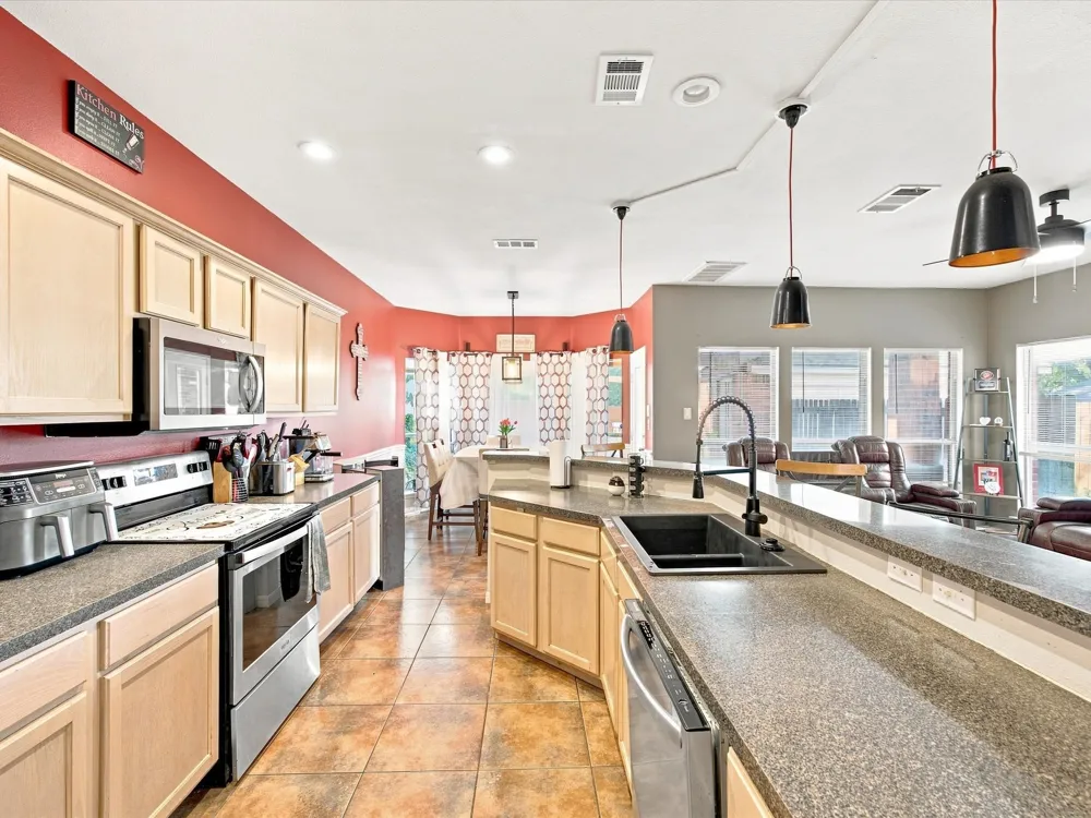 302 Republic Lane Euless, TX 76040