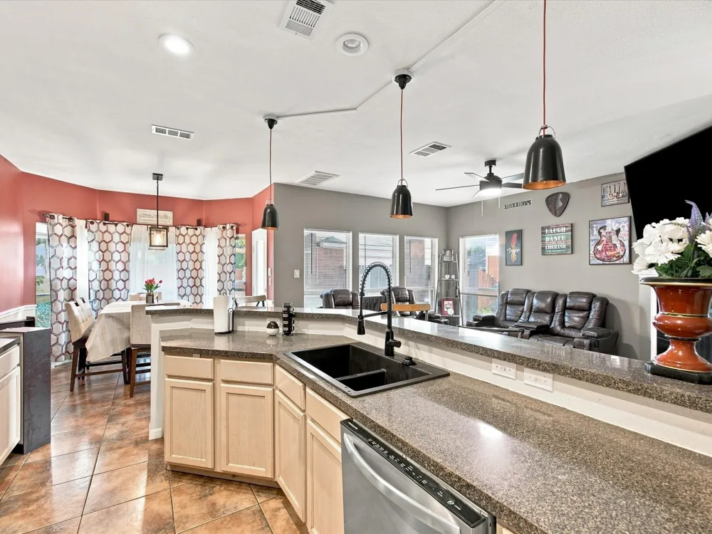 302 Republic Lane Euless, TX 76040