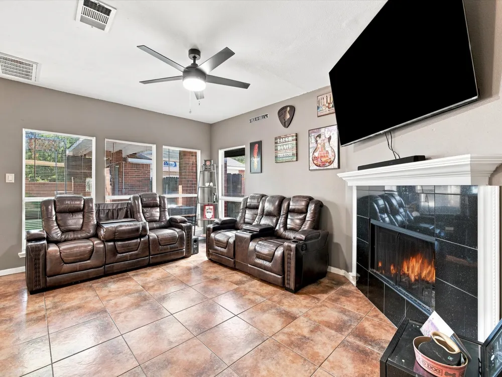 302 Republic Lane Euless, TX 76040