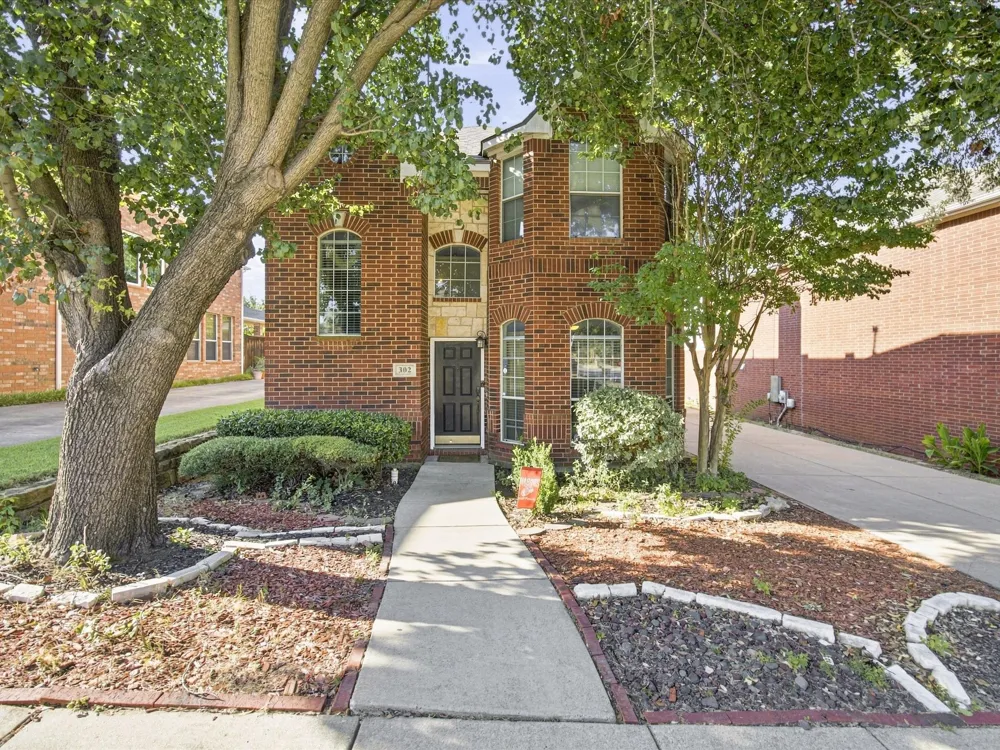 302 Republic Lane Euless, TX 76040