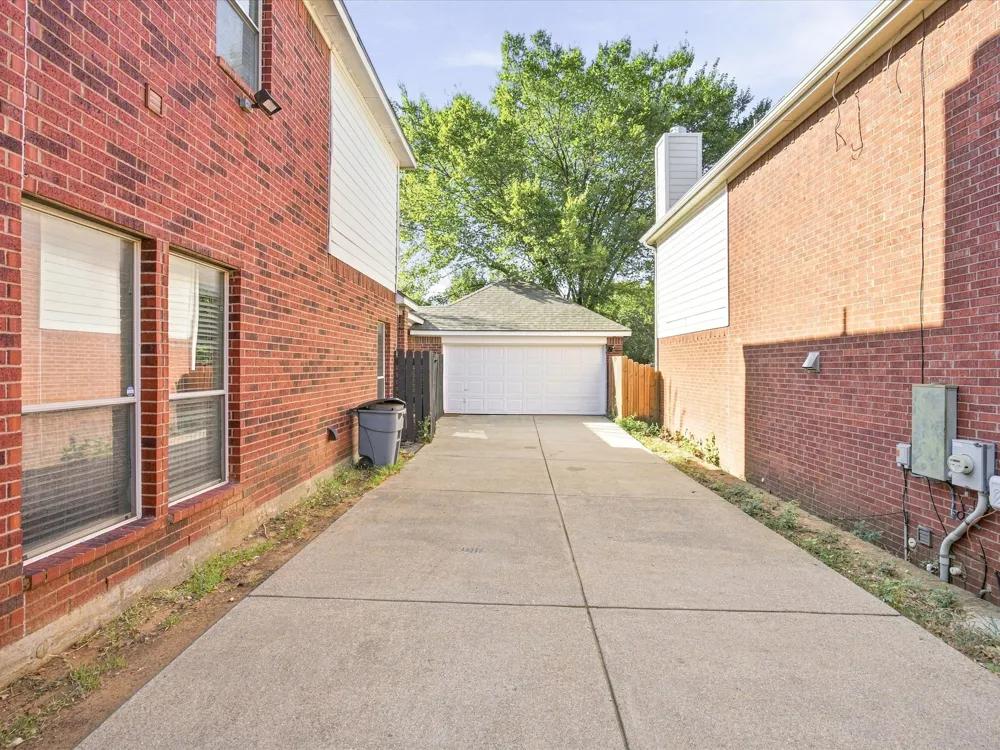 302 Republic Lane Euless, TX 76040
