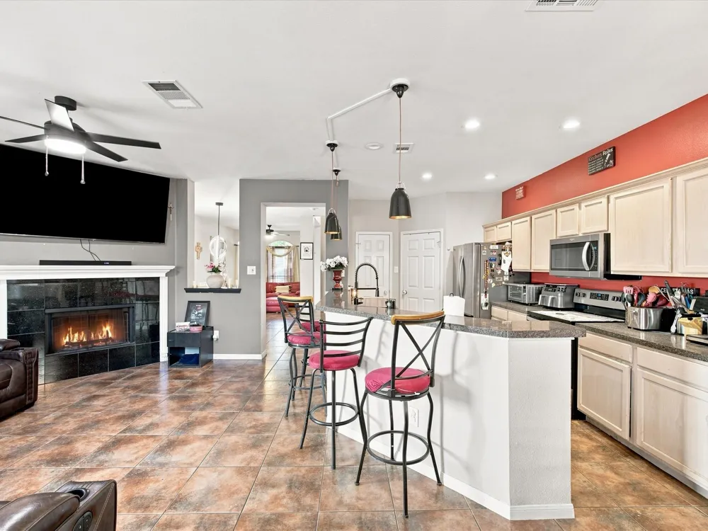 302 Republic Lane Euless, TX 76040