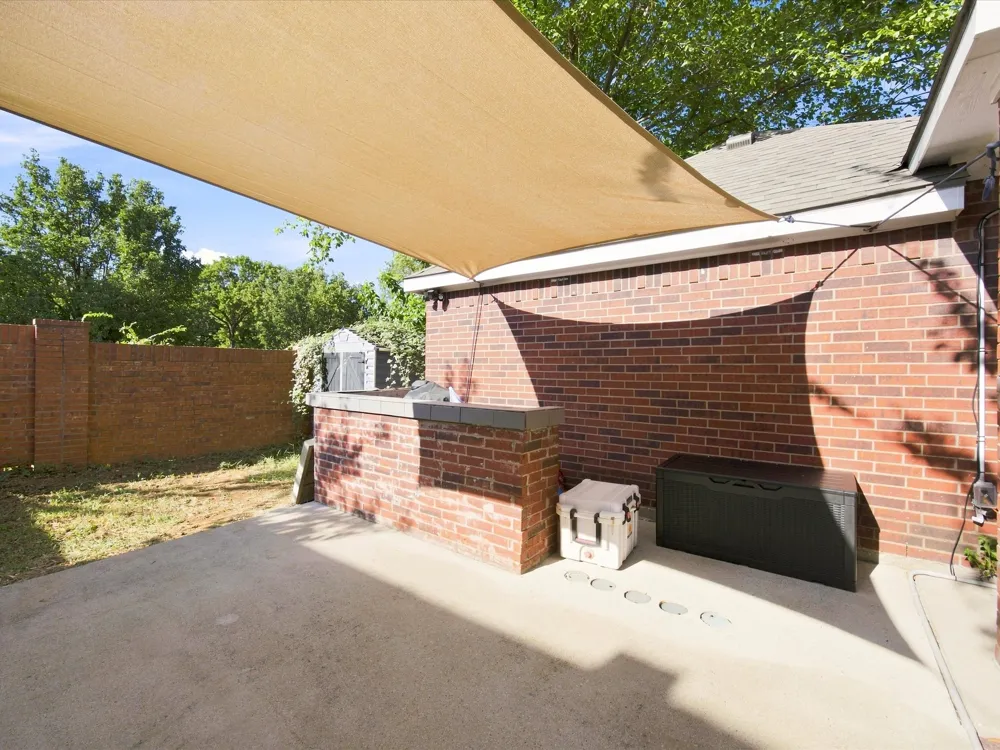 302 Republic Lane Euless, TX 76040