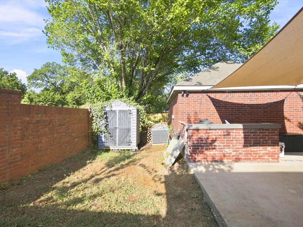 302 Republic Lane Euless, TX 76040