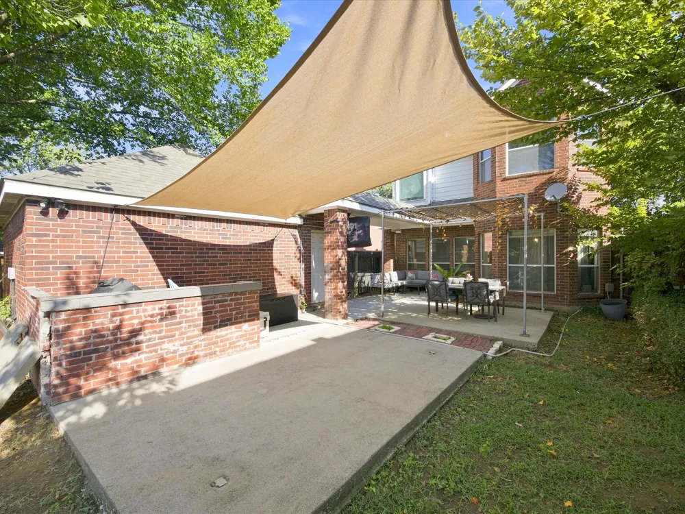 302 Republic Lane Euless, TX 76040