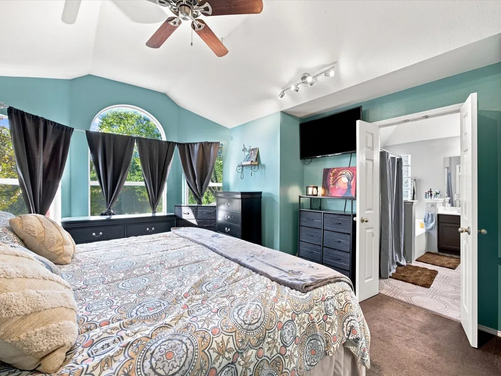 302 Republic Lane Euless, TX 76040