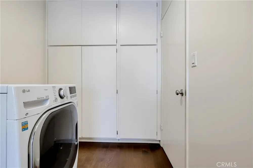 8738 Delgany #301 Playa del Rey, CA 90293