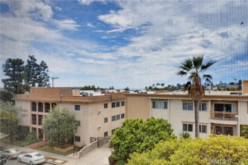 8738 Delgany #301 Playa del Rey, CA 90293