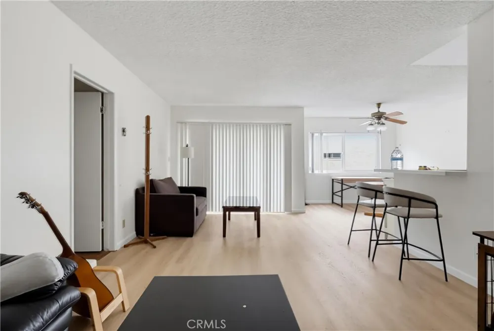 8738 Delgany #301 Playa del Rey, CA 90293