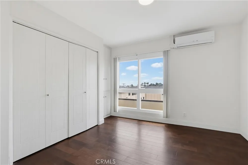 8738 Delgany #301 Playa del Rey, CA 90293