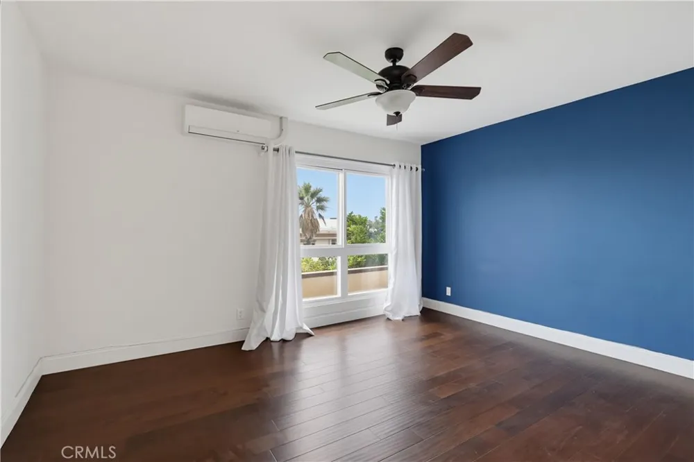 8738 Delgany #301 Playa del Rey, CA 90293