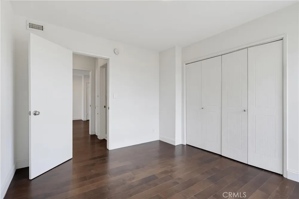 8738 Delgany #301 Playa del Rey, CA 90293