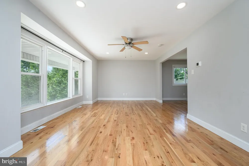 19 BUCKNELL DRIVE Cherry Hill, NJ 08034