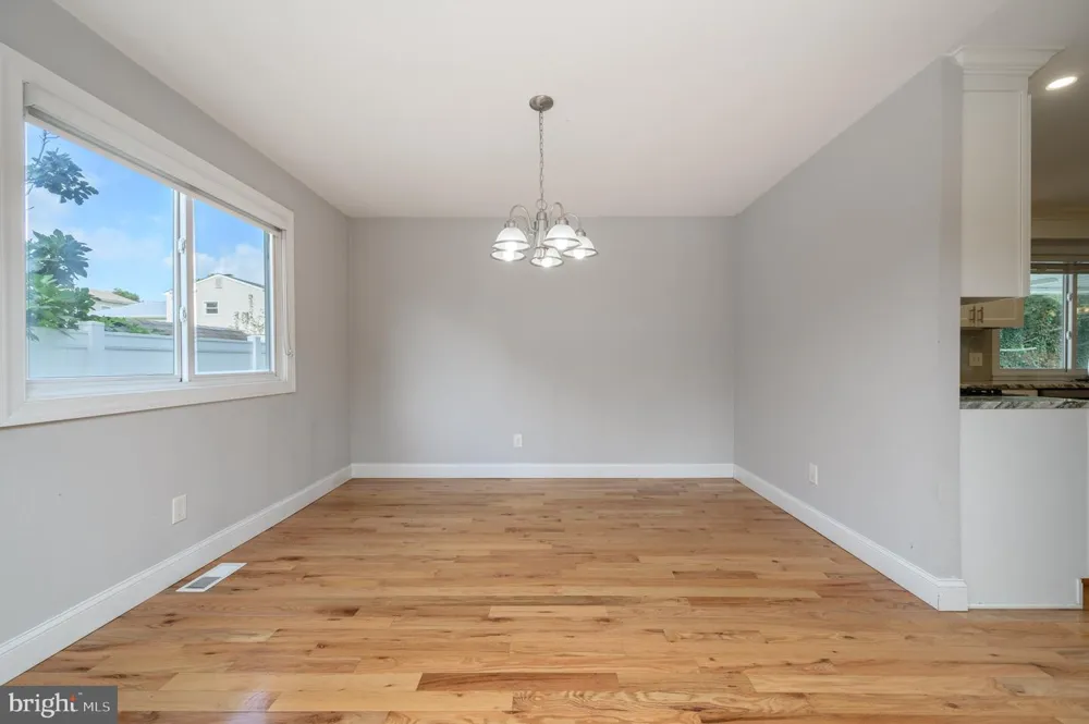 19 BUCKNELL DRIVE Cherry Hill, NJ 08034
