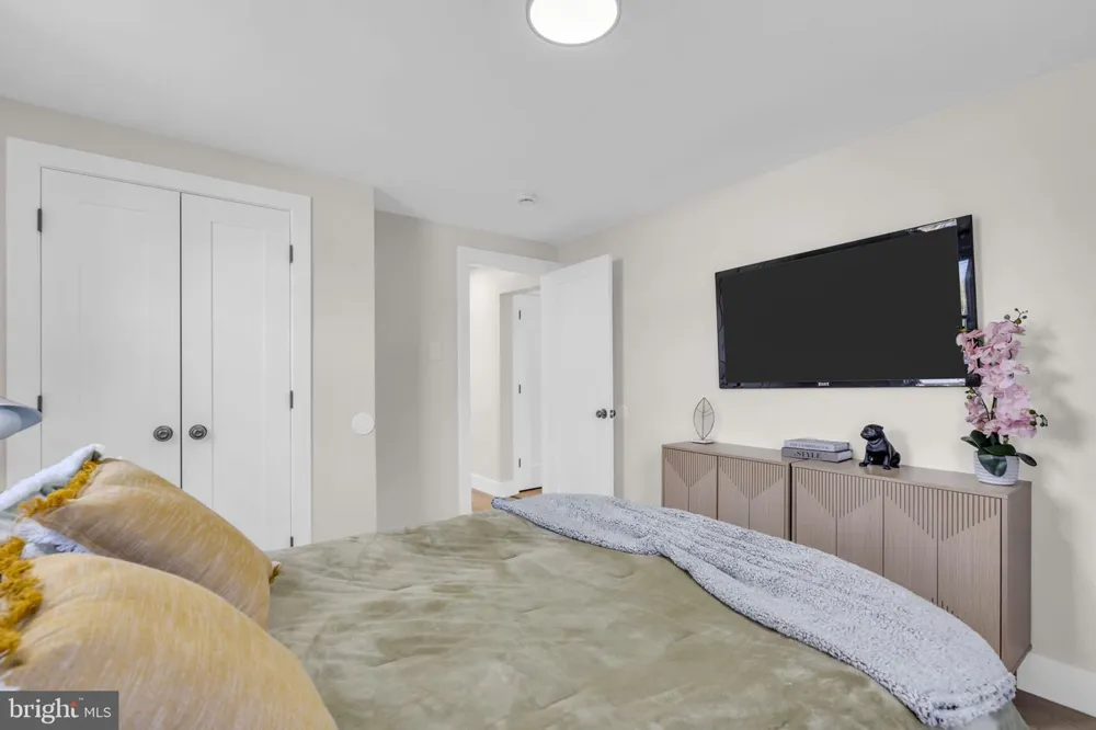 33 MORRIS AVENUE Burlington, NJ 08016