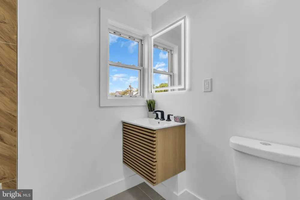33 MORRIS AVENUE Burlington, NJ 08016