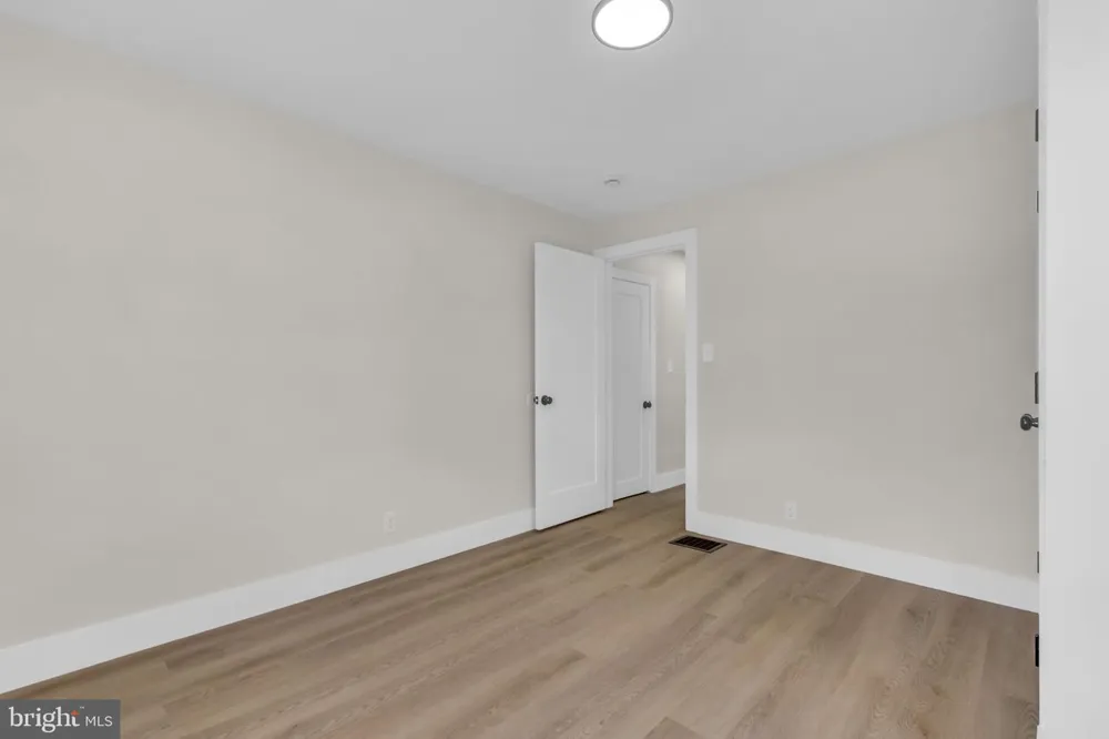 33 MORRIS AVENUE Burlington, NJ 08016