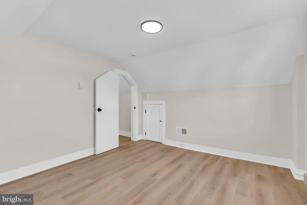 33 MORRIS AVENUE Burlington, NJ 08016