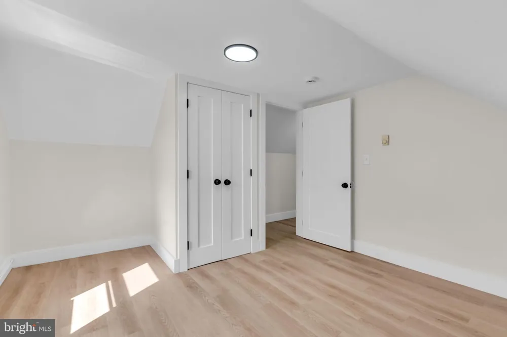 33 MORRIS AVENUE Burlington, NJ 08016