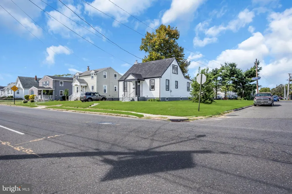 33 MORRIS AVENUE Burlington, NJ 08016