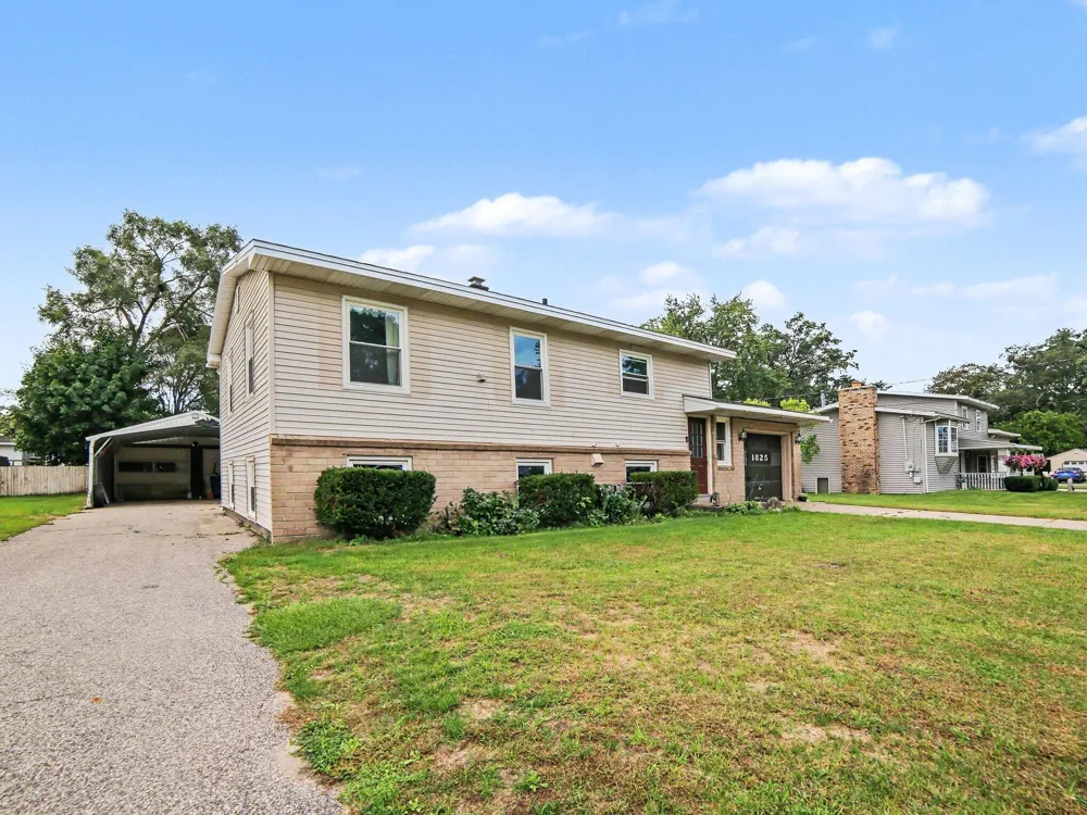 1825 Oak Park Drive Muskegon, MI 49442