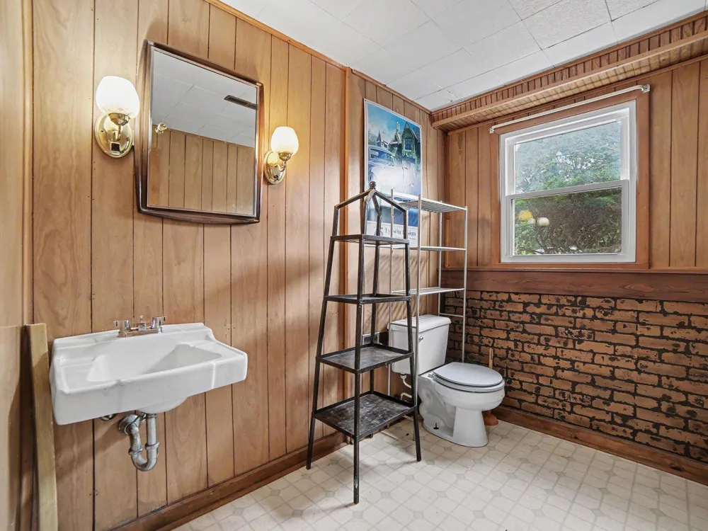 1825 Oak Park Drive Muskegon, MI 49442