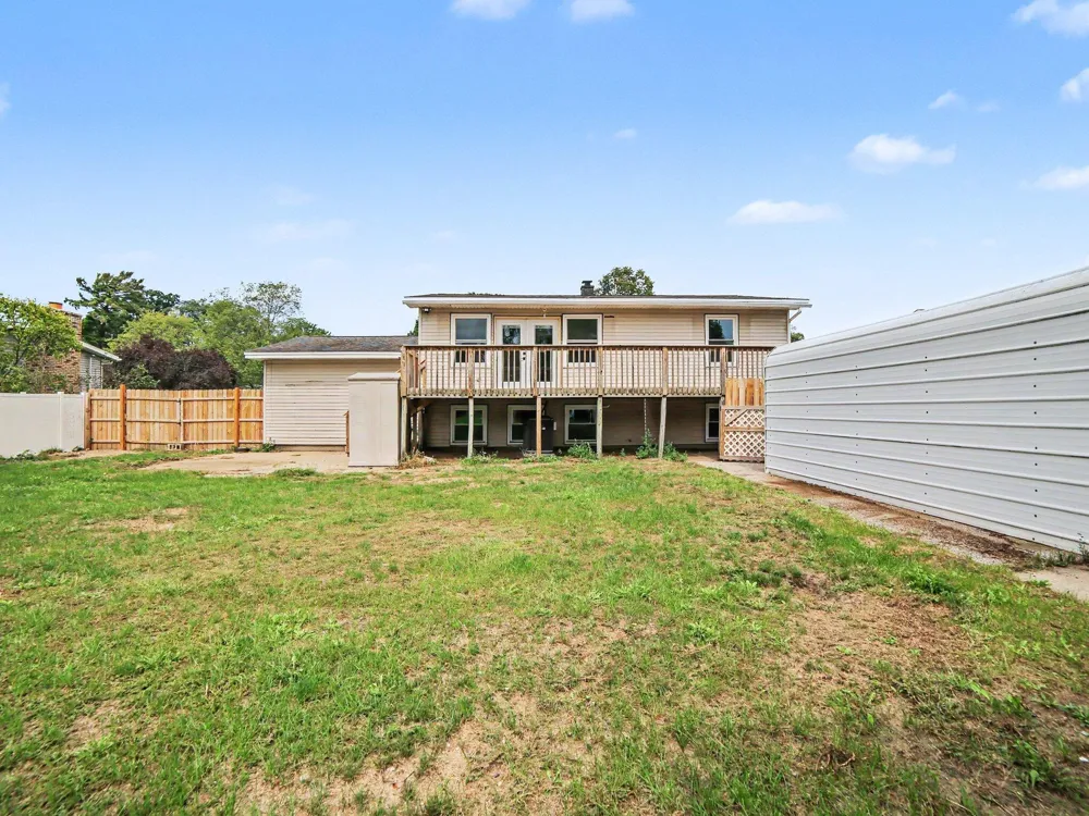 1825 Oak Park Drive Muskegon, MI 49442