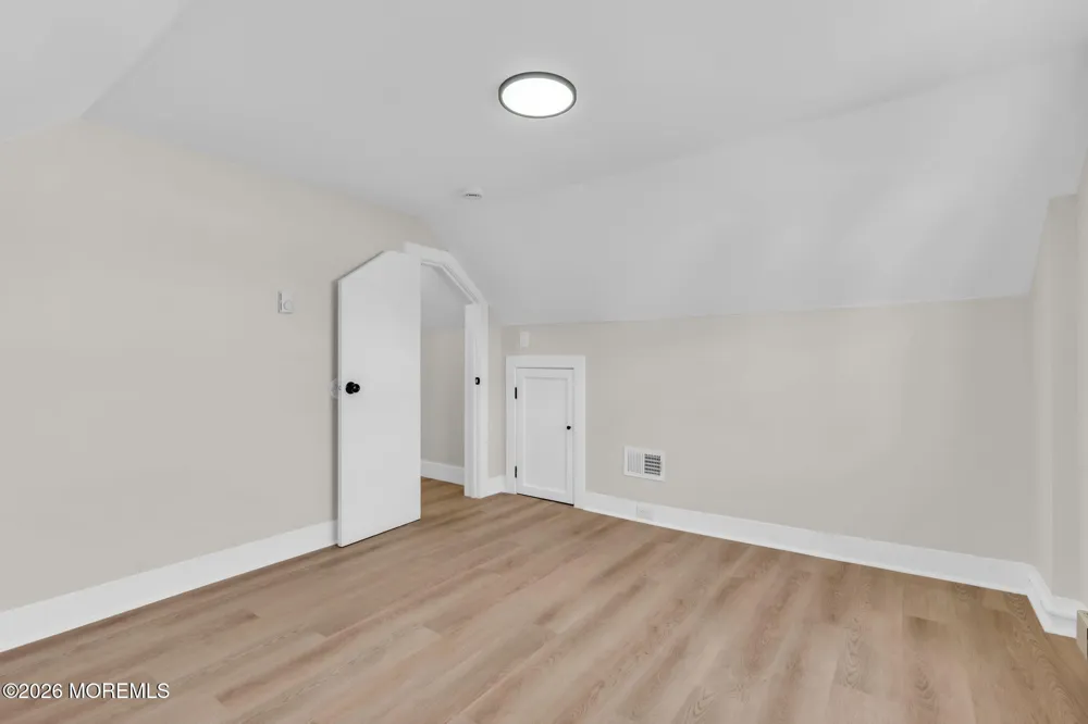 33 Morris Street Burlington, NJ 08016