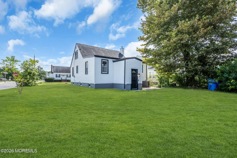 33 Morris Street Burlington, NJ 08016